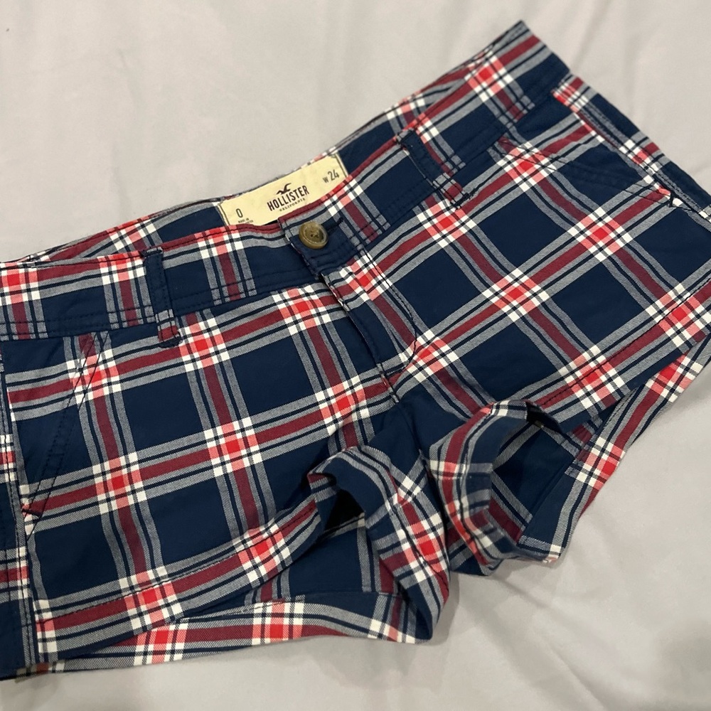 Hollister red, white and blue plaid shorts.

In excellent condition.